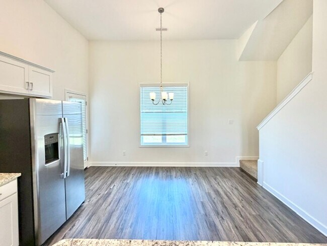 Foto del edificio - 130 Primrose Ln