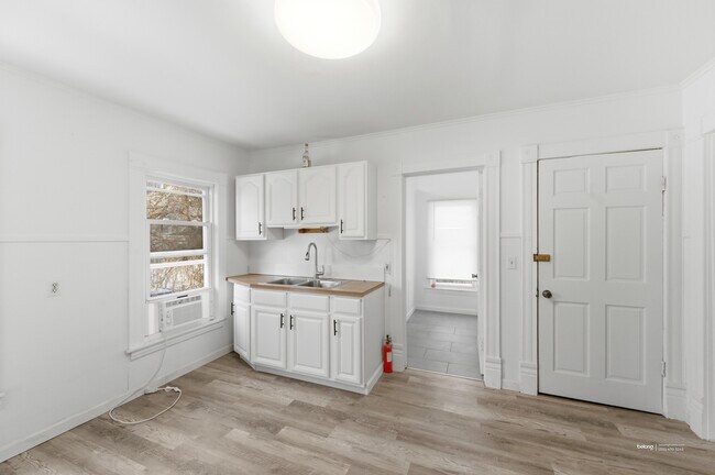 Foto del edificio - 107 Charles Ave