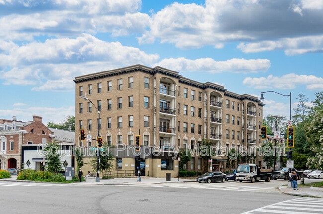 Building Photo - 2902 Porter St NW