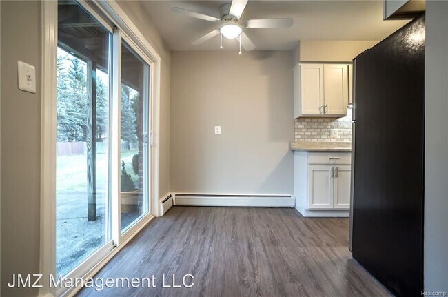 Building Photo - 2155 Decker Rd