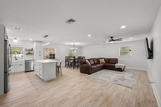 Building Photo - 8405 Stillbrook Ave