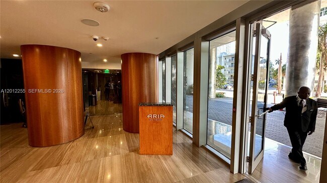 Foto del edificio - 488 NE 18th St