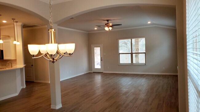 Foto del edificio - 705 Lister Dr