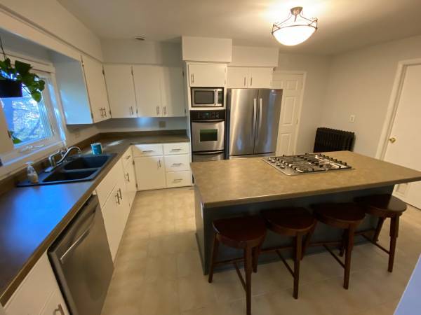 Building Photo - 109 E South Ave