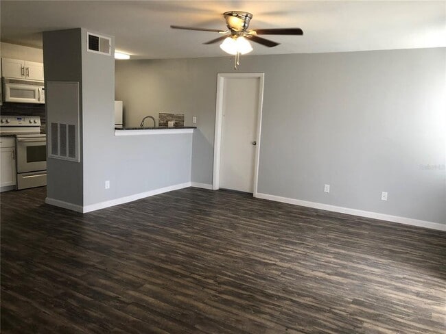 Foto del edificio - 4712 Walden Cir