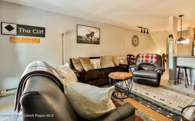 Foto del edificio - 76 Hunter Dr