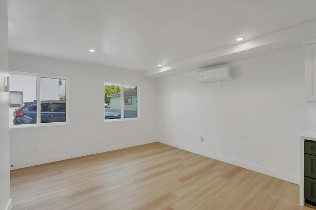 Foto del edificio - 2114 E 2nd St