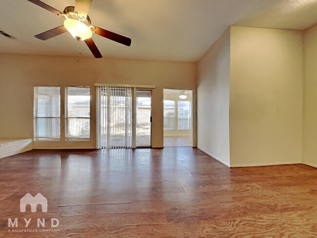 Foto del edificio - 8731 Summit Pines Dr