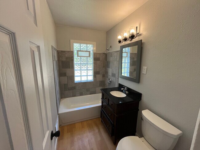 Foto del edificio - 5700 N 60th St