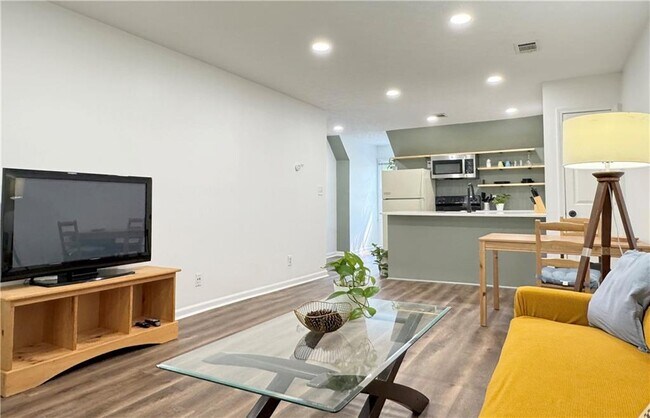 Foto del edificio - 4193 N Shallowford Rd