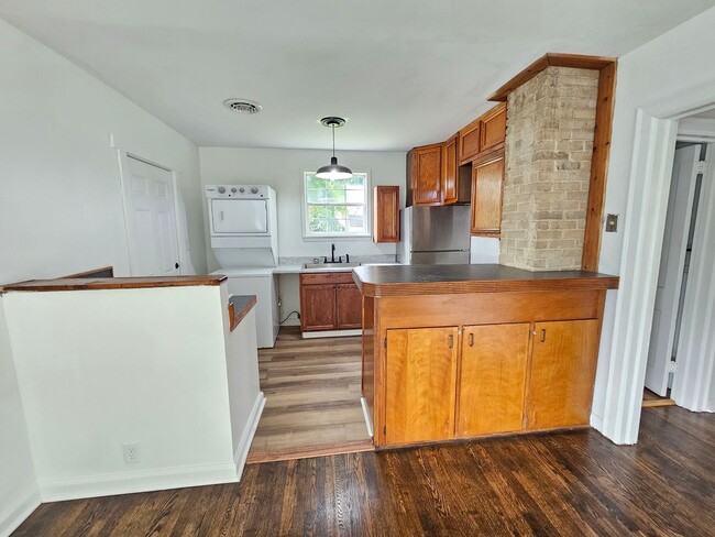 Building Photo - 2 Bedroom 1 Bath Home in Radford