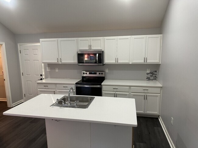 Foto del edificio - 6695 Connell Rd