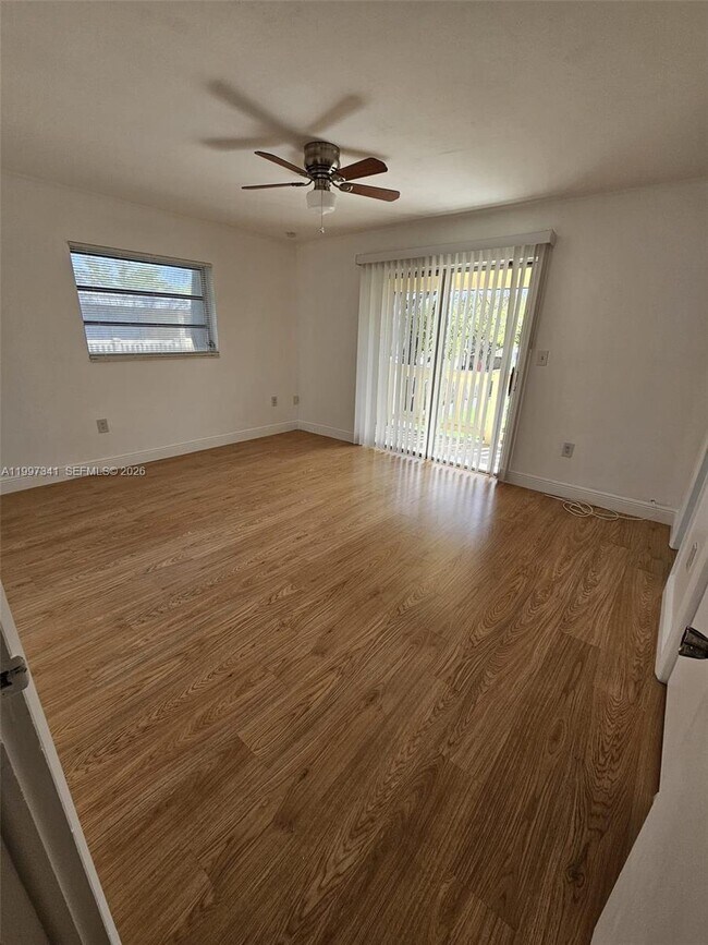 Foto del edificio - 8633 SW 137th Ave