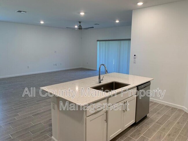 Foto del edificio - 4543 NW 14th Lp