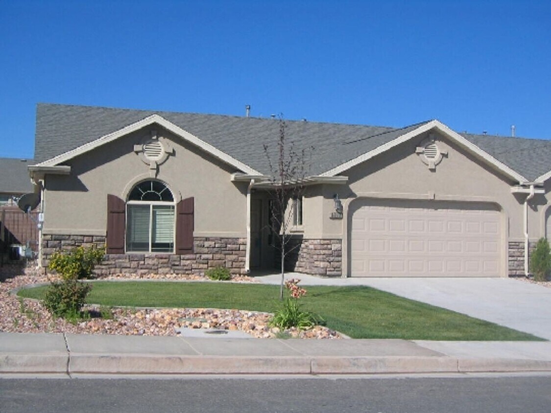 Primary Photo - Spacious 3 Bedroom House