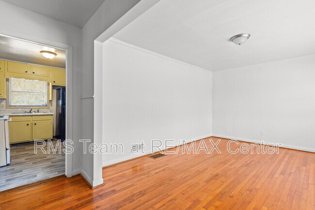 Foto del edificio - 4010 Emerald Lake Dr