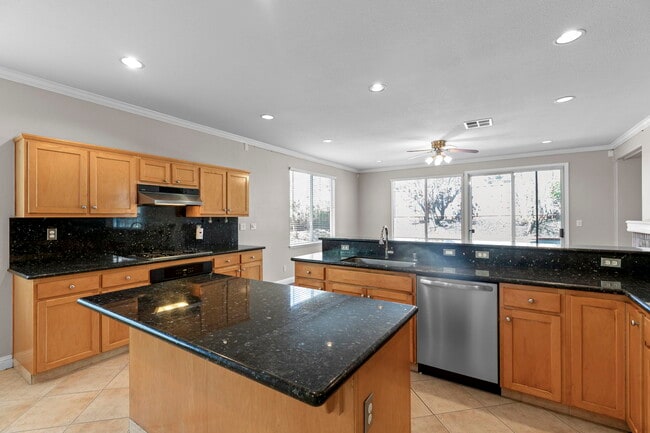 Foto del edificio - 5220 Peacock Hill Dr