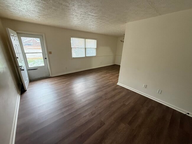 Foto del edificio - 341 Garden Park Dr