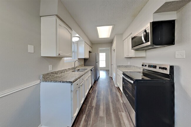 Building Photo - 10018 Rippling Fields Dr