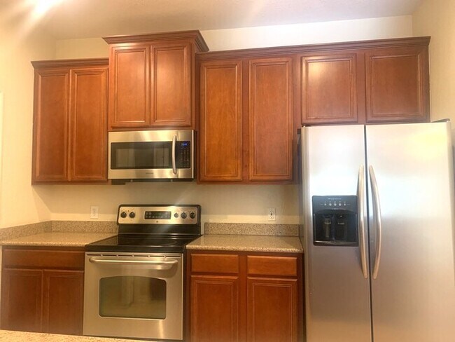 Foto del edificio - GATED COMMUNITY WITH COMMUNITY POOL