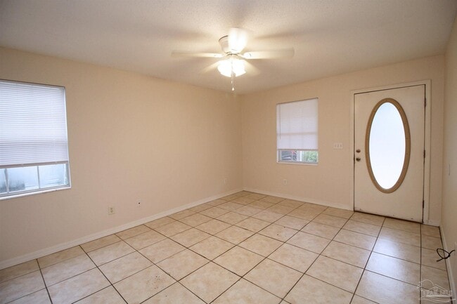 Foto del edificio - 7135 Pearson Rd
