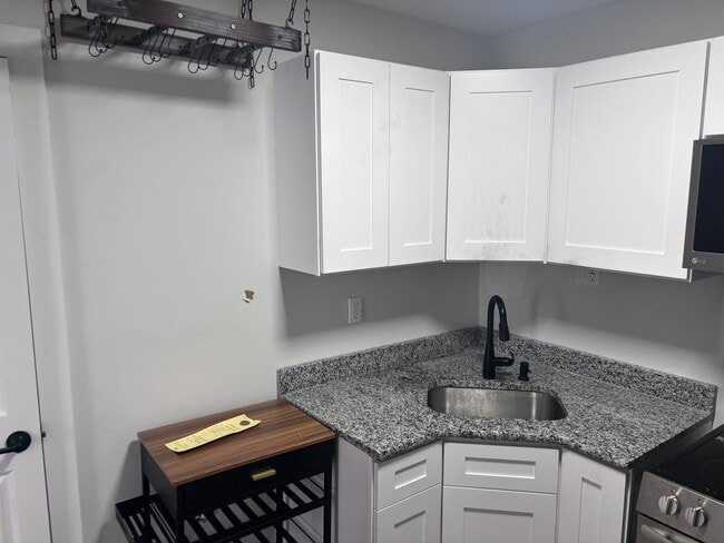 Building Photo - 2747 Washington Ave