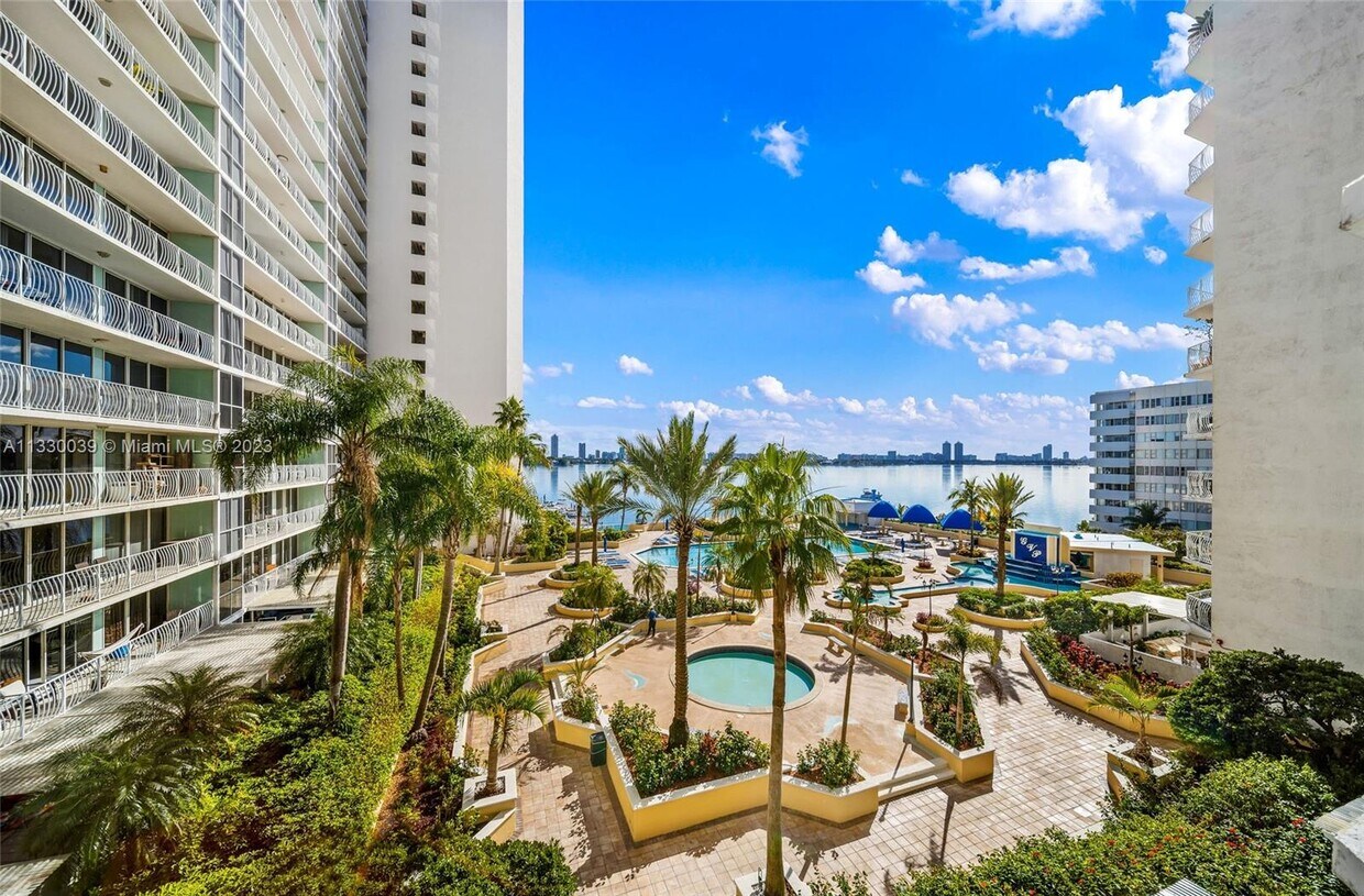 7601 E Treasure Dr Unit 710, North Bay Village, FL 33141 Condo for