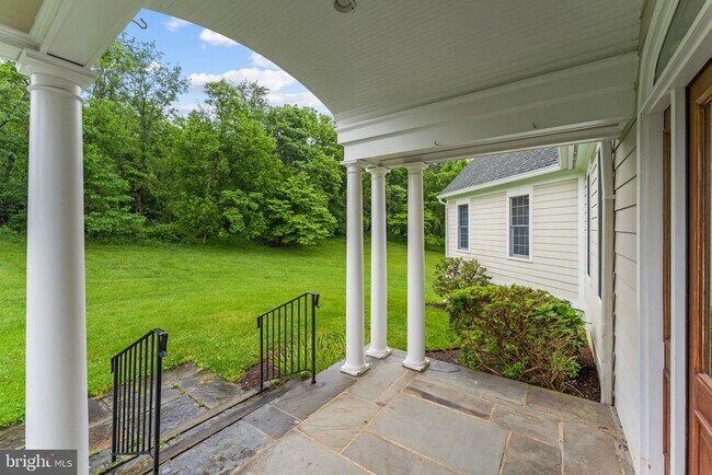 Foto del edificio - 16250 Short Hill Rd