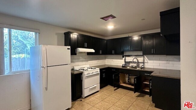 Building Photo - 1161 E 40th Pl