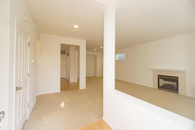 Building Photo - 3 bedroom in Renton WA 98058
