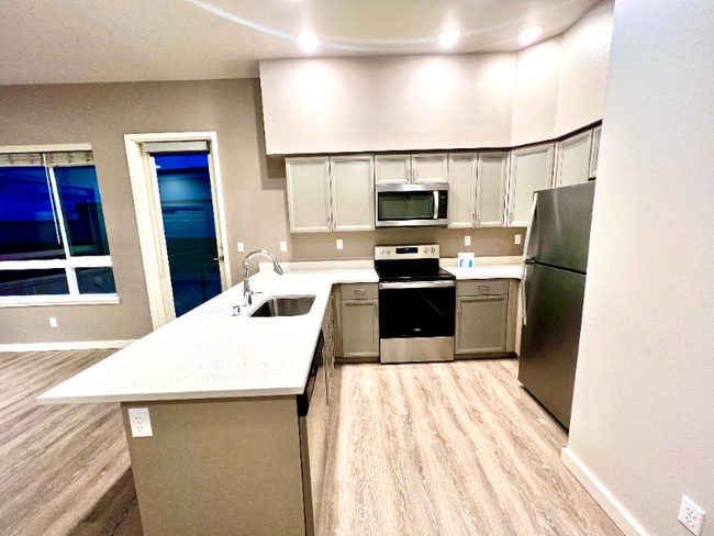 Building Photo - 2330 Yakima Ct