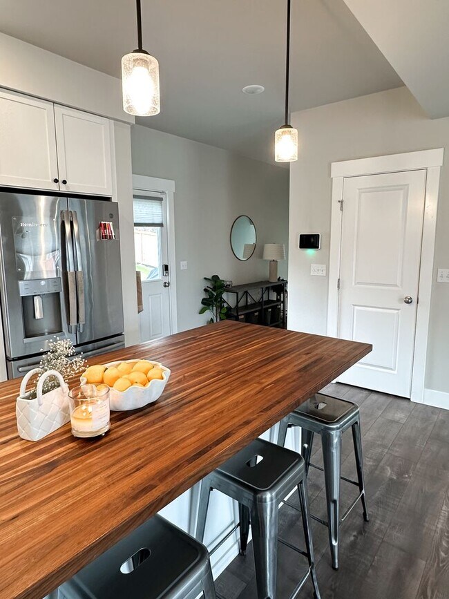 Photo - MASSIVE, CUSTOM 4B/2.5B Eagle River Home! ...