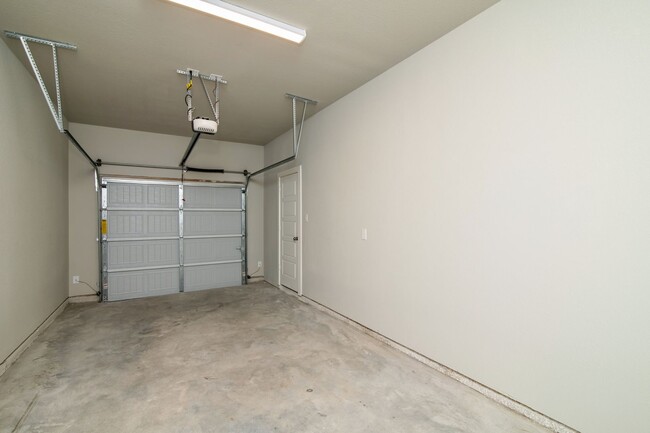 Foto del edificio - GORGEOUS 2 BEDROOM FOUR PLEX LOCATED IN MI...