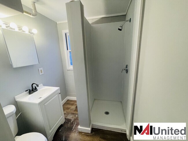 Building Photo - Three bedroom, two bath single family home