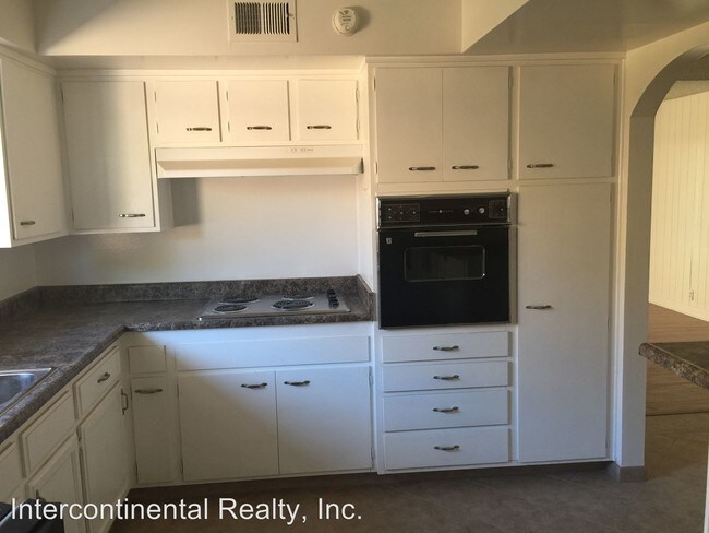 Building Photo - 1730 Edgemont Dr
