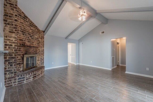 Building Photo - 423 Gentilly Dr