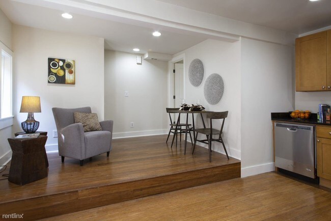 Foto del edificio - 2604 Mayfair Ave N