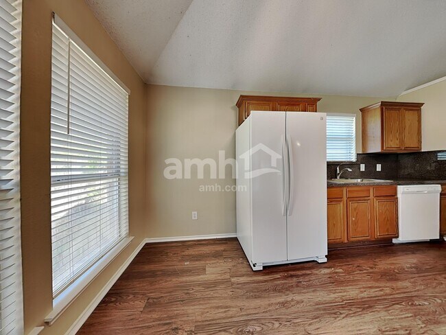 Building Photo - 733 Grandview Ave