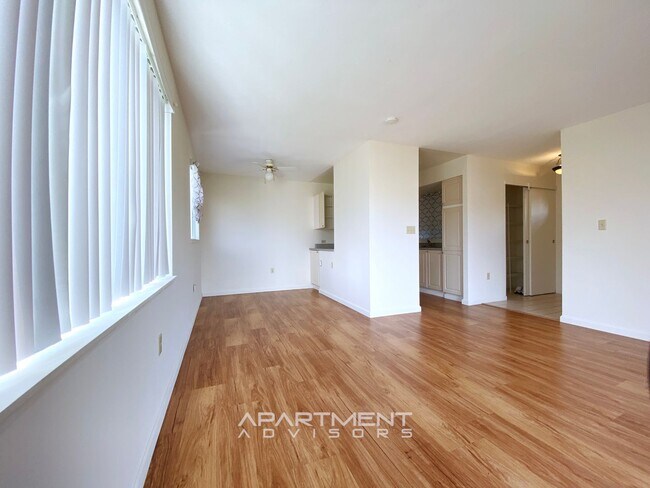 Foto del edificio - BEAUTIFUL NEIGHBORHOOD! COMFORTABLE TWO LE...