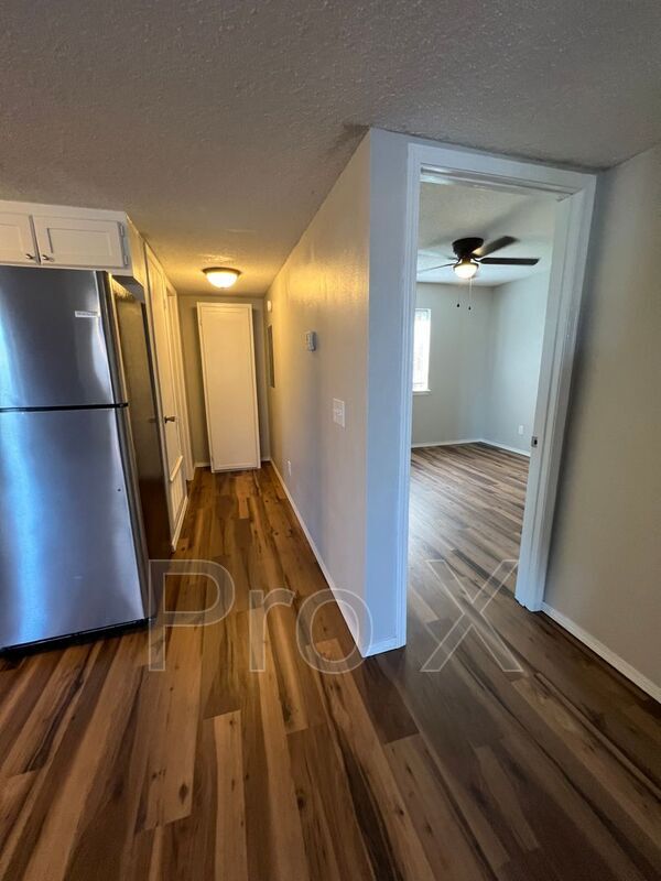 Foto del edificio - 1037 Happy Hollow Rd