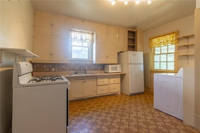 Foto del edificio - 2 Bedroom House in Brownwood ~ 1.4 Miles to Howard Payne University
