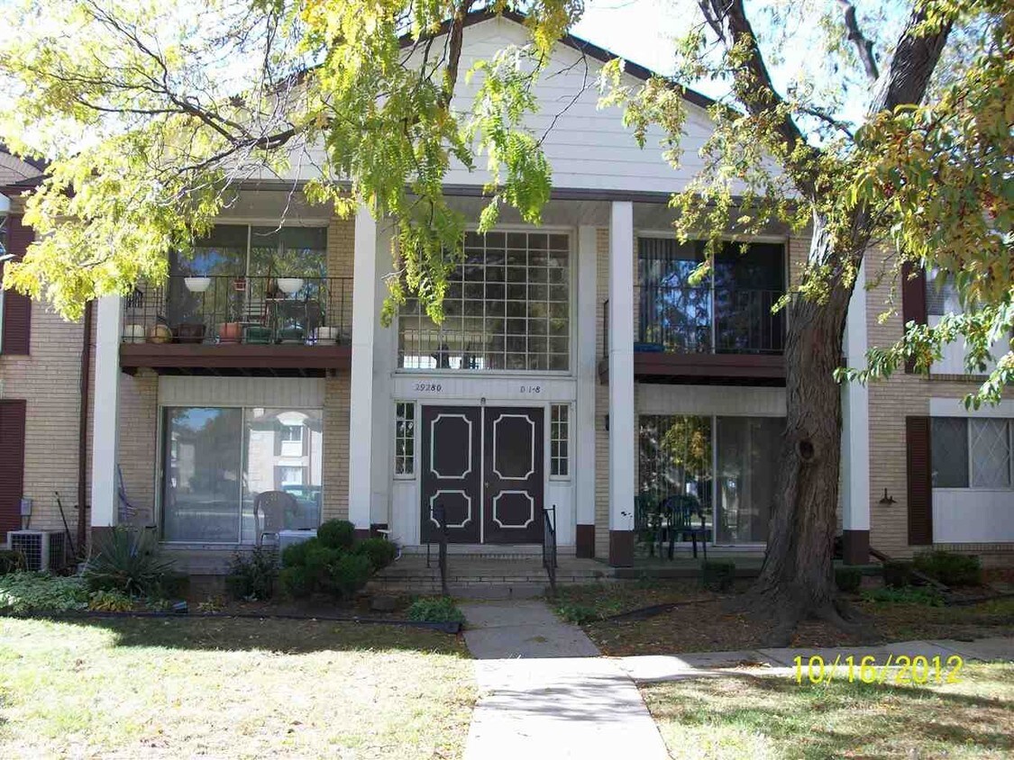 29264 Gloede Dr, Warren, MI 48088 Condo for Rent in Warren, MI