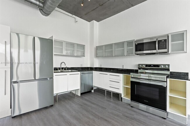 Foto del edificio - 10 SW South River Dr
