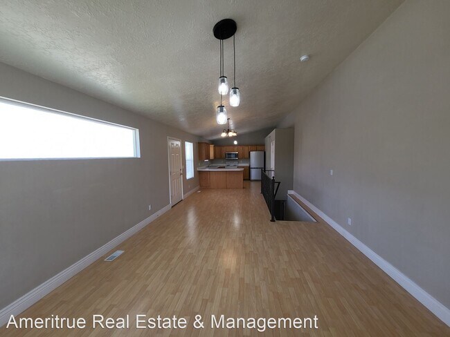 Foto del edificio - 3 br, 2 bath House - 866 W 200 N