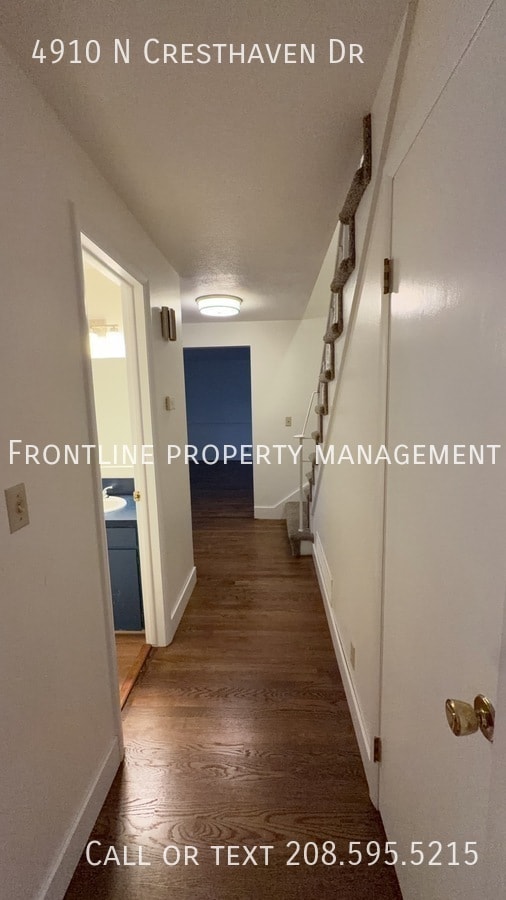 Foto del edificio - 4910 Cresthaven Dr