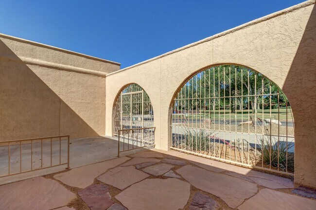 Building Photo - Home in Antelope Hills!