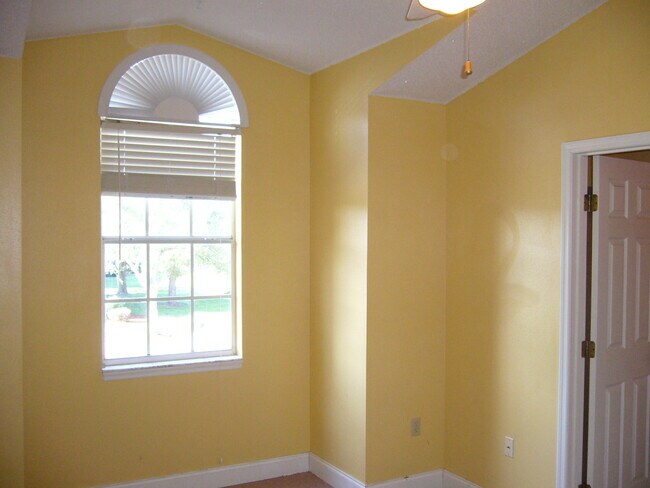 Foto del edificio - 2 Bedroom 2 bathroom Kissimmee ... Available April 2, 2026