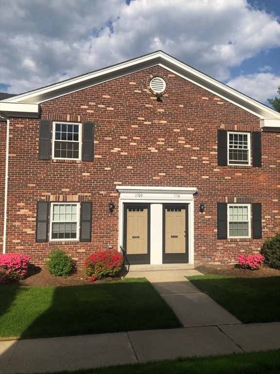 Building Photo - 1709 Windsor Dr S