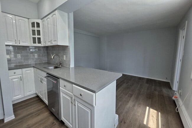 Building Photo - 535 28th St