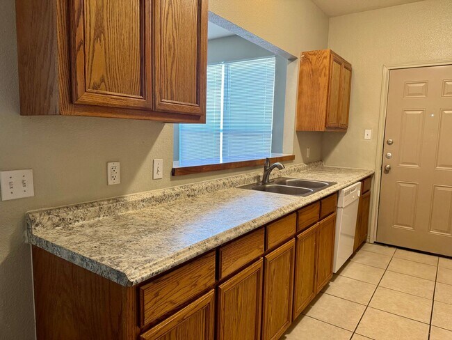 Building Photo - 220 Sandstone Dr